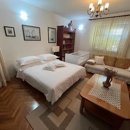 Mladenka Apartman Supetar